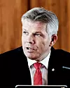 Ja til lavere lakseskatt. Sier fiskeri- og havbruksminister Bjørnar Skjæran.