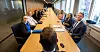 MEKLING: Arbeidstakersiden med Kjersti Barsok (NTL. f.v.) og Truls Bjørhei (Parat) møtte Stortinget og assisterende direktør Erik Guldhav (t.h.) hos Riksmekleren mandag.
