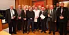 HEDRET I BERGEN: Fra venstre Arvid Thor Rasmussen (50 år), Ove Toska (50 år), Roger Træen (40 år), Atle Trædal (50 år), Remi Unnvik (leder EF Vestland), Ronny Opsahl (25 år), Knut Johannesen (40 år), Thor Egil Fiskerstrand (40 år), Tor Davidsen (60 år), Kjell Ove Ege (40 år), Sveinung Hereid (25 år), Arne Kleivane (50 år), Geir Ove Kulseth (leder EL og IT Forbundet) og Kjell Leirdal (50 år).