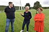 Gaute Henriksen i prat med LO-leder Peggy Hessen Følsvik og Tana-ordfører Helga Pedersen.