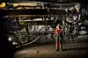 50 TONN MASKIN: Tunnelriggen Svein B. Skarsbø håndterer er 50 tonn og har tre bommer med bor som kan bore 20 fot inn i fjellet.