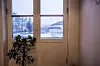 Skrivingen har ikke satt fart på tiden bak murene. På mange måter er det mer krevende når du ikke har rom til å avreagere.