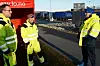 FULL STØTTE: Inspektør i Norsk Sjømannsforbund, Mads Tjøtta (t.h), besøkte havnearbeiderne ved Risavika terminal onsdag. - Havnearbeiderne har forbundets fulle støtte i denne boikotten, sier Tjøtta.