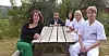To statsråder, Tonje Brenna og Jan Christian Vestre, presenterte en budsjettlekkasje på Marka helse- og omsorgssenter. Her sammen med (f.v) Anita Kolkinn Nerland, Ingrid Nybakke og Emil Solan Gorseth.