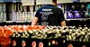 FRONTLINJA: Butikkansatte har trosset koronaviruset og møtt på jobb. Det skal de ha betalt for, mener HK.