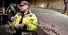 PRISØKNING: Rockwool har måttet sett opp prisen på sine egne produkter som følge av de høye kraftprisene. Her ser du Øystein Olsen, arbeidsleder og FLT-medlem, fra da Ledelse og Teknikk sist besøkte fabrikken.