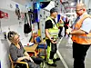 Valgmøte: LO-leder Karl-Petter Thorwaldsson (t.h.) er ute på valkamp seks av ukens sju dager. Her møter han egne medlemmer på Tarkett i Ronneby.
