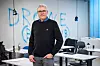 Svein Wroldsen har selv fagbrev elektro, og har jobbet i mange år som såkalt programingeniør i NRK, en teknisk stilling. Utrygge tider i mediebransjen og et ønske om å kunne bidra samfunnsnyttig i eget nærområde brakte ham til Bjørnholt videregående skole.