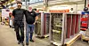 Det er liten tvil om at det er god stemning i produksjonen hos Norske Backer AS. Her ser du Ole Kristian Såheim (t.h.) sammen med produksjonsformann Jo Christer Frysjøenden.
