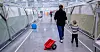 Flyktninger på akuttmottak i Norge får bare 70 kr dagen til mat og andre nødvendige varer, eller fire måltider og 15 kr om de bor på mottak med servering. Her fra nasjonalt mottakssenter i Råde i april.
