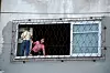 FRAMTIDA: Barn leker inne i en bolig i Gaza.