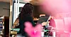 Nour Al Hoda Amer Amelhem (15) har praksis i frisørsalongen til Flø frisør i Hammerfest.