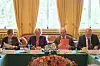LO-leder Gerd Kristiansen, statsminister Erna Solberg (H), arbeids- og sosialminister Robert Eriksson (Frp) og NHO-direktør for arbeidslivspolitikk, Svein Oppegaard, under dagens toppmøte om arbeidskriminalitet.