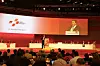 Forholdet mellom DGB og det sosialdemokratiske partiet SPD er bedre enn på veldig lenge. Onsdag formiddag fikk SPD-leder Sigmar Gabriel tale i over 40 minutter, bare avbrutt av stadig stigende applaus.