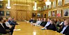 PLENUM: Utenriksoppgjøret åpnet som vanlig med et møte i plenum. Sjømannsorganisasjonene til høyre på bildet.