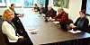 SAMFUNNSBEDRIFTENE: Til venstre sitter forhandlingsleder i Samfunnsbedriftene Babro Noss. Nederst til høyre de to utsendte fra EL og ITs delegasjon, Geir Aasen og Kåre Finjord. Bilde fra forhandlingsstart.