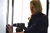 SKRUR: Da Nettverk er innom Hovinbekken 2 driver Sofie Frafjord Berntsen og skrur opp etasjefølere.