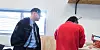 MINDRE TID SAMMEN: Kutt i statsbudsjettet går ut over samværet med fangene. Her slår Tom Svarva av en prat med en innsatte i Kongsvinger fengsel.