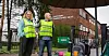 Mandag gikk lærerne ut i streik, og streikevaktene Anniken Walter og Gunnar Kristiansen (tillitsvalgt) står her utenfor Lillestrøm videregående skole.