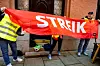 Mens LO-lederen var der, kom Fellesforbundets avdeling 10 med streikepakke, blant annet et svært synlig streikebanner.