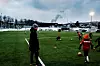 SPILL, IKKE SPILLE: HMS-koordinator på Kims og fotballtrener for Skreia G11-lag Steinar Engen er glad for at vannet fra fabrikken går til fotballspill og ikke bare til spille.