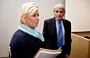 Finansminister Siv Jensen lovte at Banklovkommisjonens innstilling om uførepensjon i private tjenestepensjonsordninger skal bli sendt ut på høring allerede i morgen. I bakgrunnen, kommisjonens leder, Erling Selvig.