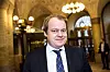 Leder av arbeids- og sosialkomiteen på Stortinget, Erlend Wiborg (Frp), oppfordrer til moderasjon blant topplederne.