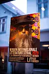 FESTIVALPLAKAT: Og et fargerikt blikkfang som trekker publikum