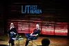 LITTERATURSAMTALE: Sandra Lillebø utfordret forfatteren Jens M. Johansson.