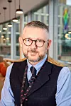 KREVER EN MODNINGSPROSESS: Geir Ambro forteller at det må en modningsprosess til før det blir naturlig å fortelle andre om hørselstapet. Selv har han hatt stort utbytte av kurset HLF Briskeby RUT tilbyr yrkesaktive med hørselstap.