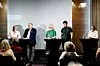 PANELDEBATT MED INVITASJON: Debatten under Nofimas arrangement om megatrender og norsk matindustri på Arendalsuka kulminerte i to invitasjoner for forbundsleder Anne Berit Aker Hansen – deriblant å prøve sitt livs første kjøttfrie burger.