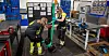 Industrimekanikerlærlingene Frøya Næsse Solgård og Tilde Eira Nevland jobber ved oljeservicebedriften Archer Sandnes.
