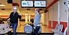BEGRENSNINGER: Centrum Bowling i Trondheim huser alt fra glade amatører og skoleklasser til idrettsutøvere og seriøse pensjonistspillere. Nå får daglig leder Per Einar Walstad holde åpent, men for maksimalt 40 personer. På bildet ser du også kollega og niese Grethe Walstad Fosseide.