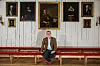 Konservator og kunsthistoriker Geir Thomas Risåsen tok sin magistergrad på Eidsvollsbygningen for 25 år siden, og har jobbet med restaureringsprosjektet siden starten i 2006. Nå er han lykkelig og utmattet etter å ha stått på sju dager i uka siden nyttår. Siste hånd på verket var 72 timers arbeid med å henge opp girlandere av kunstig granbar i Rikssalen.