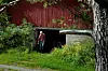 AKTIV: Til tross for skadene har Johannes i tillegg til å jobbe som lærer og skolesjef i kommunen drevet et småbruk.