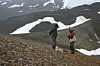 Her er daværende sjefgeolog i Store Norske, Jørgen Stenvold, på jakt etter gull på Svansen på Svalbard - sammen med bergmester Torfinn Kjærnet. Bildet er tatt i 2007.