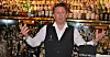 – Dette vil jeg ikke ha noe av, sier bartender Micke Andersson om de nye tipsreglene.