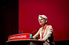 Generalsekretær i DEFS, Bernadette Segól, advarer mot kompromisforslaget om håndhevingsdirektivet som nå ligger i EU-parlamentet. Her på talerstolen på LO-kongressen 2013.