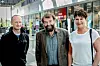 MOTIVERTE: Robert Lindland Johnson (t.v.) og Aase Irene Dale gleder seg til et nytt kapittel i yrkeslivet. De har mye å dele, både livserfaring og praktisk kunnskap. Universitetslektor Hans Otto Ringereide (midten) mener kommende arbeidsgivere har god grunn til å være fornøyd med PPU-klassen hans.