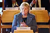 Statsminister Erna Solberg raser på meningsmålingene.
