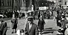 1. mai 1964: Her kommer Typografiske Forening med sin fane opp langs Karl Johan. Parolen er fengende: Den tekniske utvikling skal også gi utbytte til lønnstakerne!