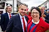 Arrangør Håvard Ludvigsen og hovedtaler Hege Espe syns det var stor stas at så mange møtte opp til 1. mai-markeringen i Brumunddal.