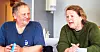 FINT AVBREKK I ARBEIDSHVERDAGEN: Svein Arne Kristiansen og Magnhild Føllesdal ble også inspirert av Jan Kjærstads opplesing i lunsjpausen. Sjøl får de stort sett litteraturen inn via lydbok.
