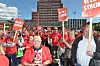 3270 I RYGGEN: I første omgang tar LO Stat-leder Tone Rønoldtangen ut over 3000 medlemmer dersom det blir streik i staten fra 26. mai. Her fra streiken i 2012.