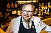VIN-NERD: – Jeg leser gjerne bøker om vin på lørdagskvelden, sier sommelier Geir Aage Iversen.