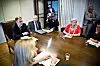 Stemningen var trykket  før meklingsstarten i staten, 12. mai. Fra venstre: personaldirektør i staten Merethe Foss i Staten, riksmekler Nils Dalseide, LO Stats leder Tone Rønoldtangen, og Rikke Ringsrød fra Akademikerne.