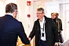 BLIDT MØTE: Riksmekler Mats Wilhelm Ruland ønsker LO Stat-leder Egil-Andre Aas velkommen til mekling mandag morgen. De er begge forventningsfulle og positive før start.