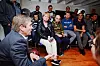 STREIKEMØTE: Om lag 70 NNN-organiserte fiskearbeidere ved Norse Production på Sotra, de aller fleste fra Polen, streiket for tariffavtale høsten 2017. Bals har viet et helt kapittel til denne streiken. Bak fra venstre: Krzysztof Wojtusiak, Pawel Maciaga, Michal Ziemniewicz, Mariusz Berny. Foran fra venstre: Jarle Wilhelmsen, Mateusz Olesinski, Vigdis Vestvik, Krzysztof Wilk, Rafal Lukijanczuk, Bartosz Czajkowski, Dawid Lesniak, Krzysztof Jedlikowski.