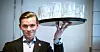 Servitør Andreas Tharaldsen ønsker seg en sosialistisk restaurant.