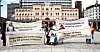 Et knippe deltakere i 1. mai-toget i Oslo. Bakre rekke (f.v.); Marit Halse, sekretær i LO i Oslo, Petter Vellesen, nestleder i LO i Oslo, Alexander Kvedalen, sekretær LO i Oslo og Bjørn Halvorsen, leder NTL Sentralforvaltningen. Foran (f.v.): Tuva Mjelde Refsum, 2. nestleder i Natur og Ungdom, Gytis Blazeviccus, 1.nestleder i Natur og Ungdom, Håkon Kvidal, leder Creo Oslo (sittende) Anne-Rita Andal, Leieboerforeningen(sittende), Ingunn Gjerstad, leder LO i Oslo, Lene Haug, leder Redd Ullevål sykehus.